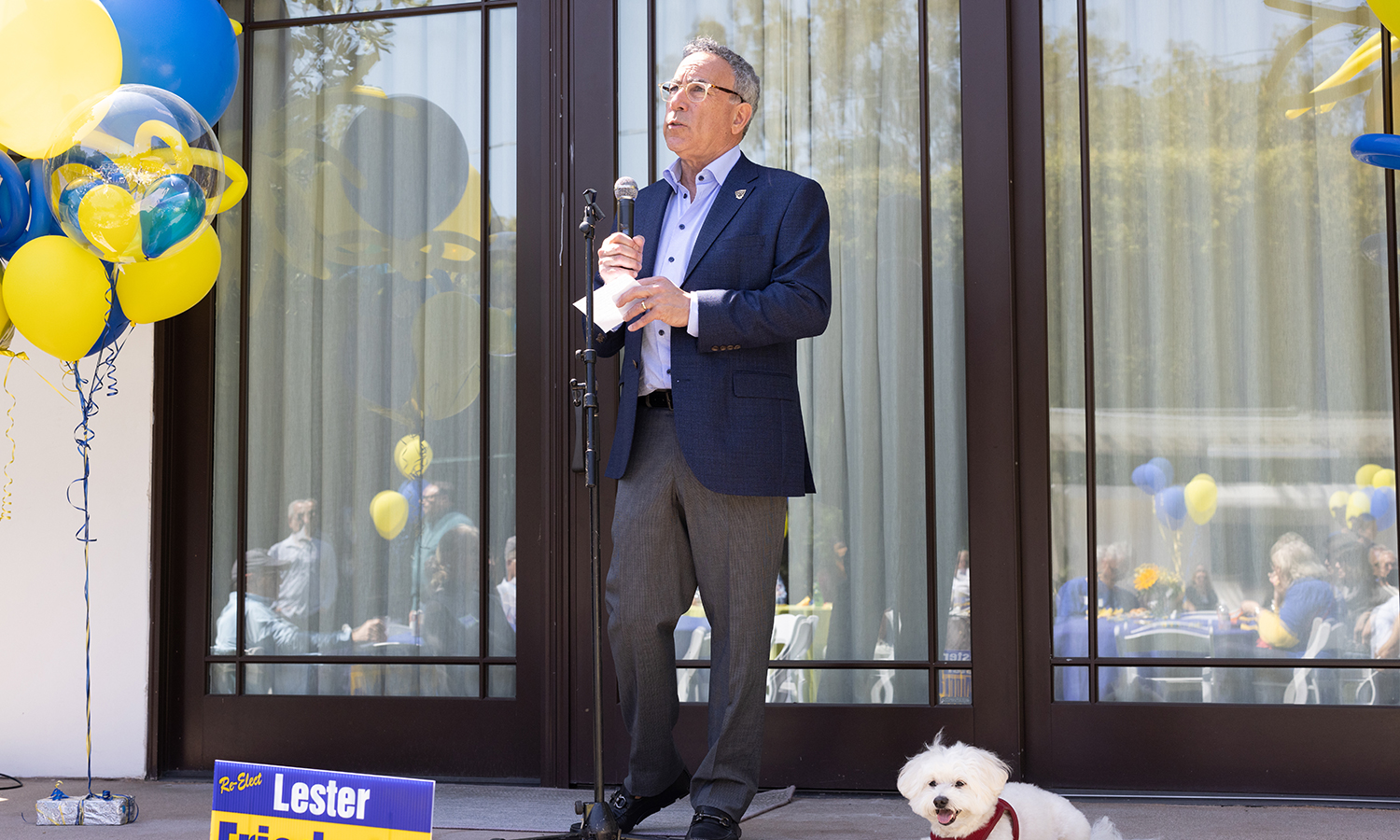  /></p>
<p><img decoding=